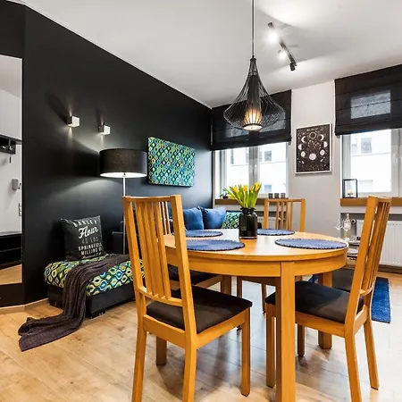 Black&white Free Parking