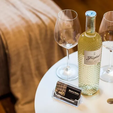 Black&white Free Parking * グディニャ