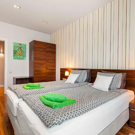 Black&white Free Parking