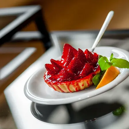 Black&white Free Parking Lägenhet