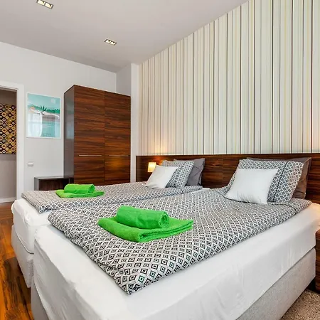 Black&white Free Parking *